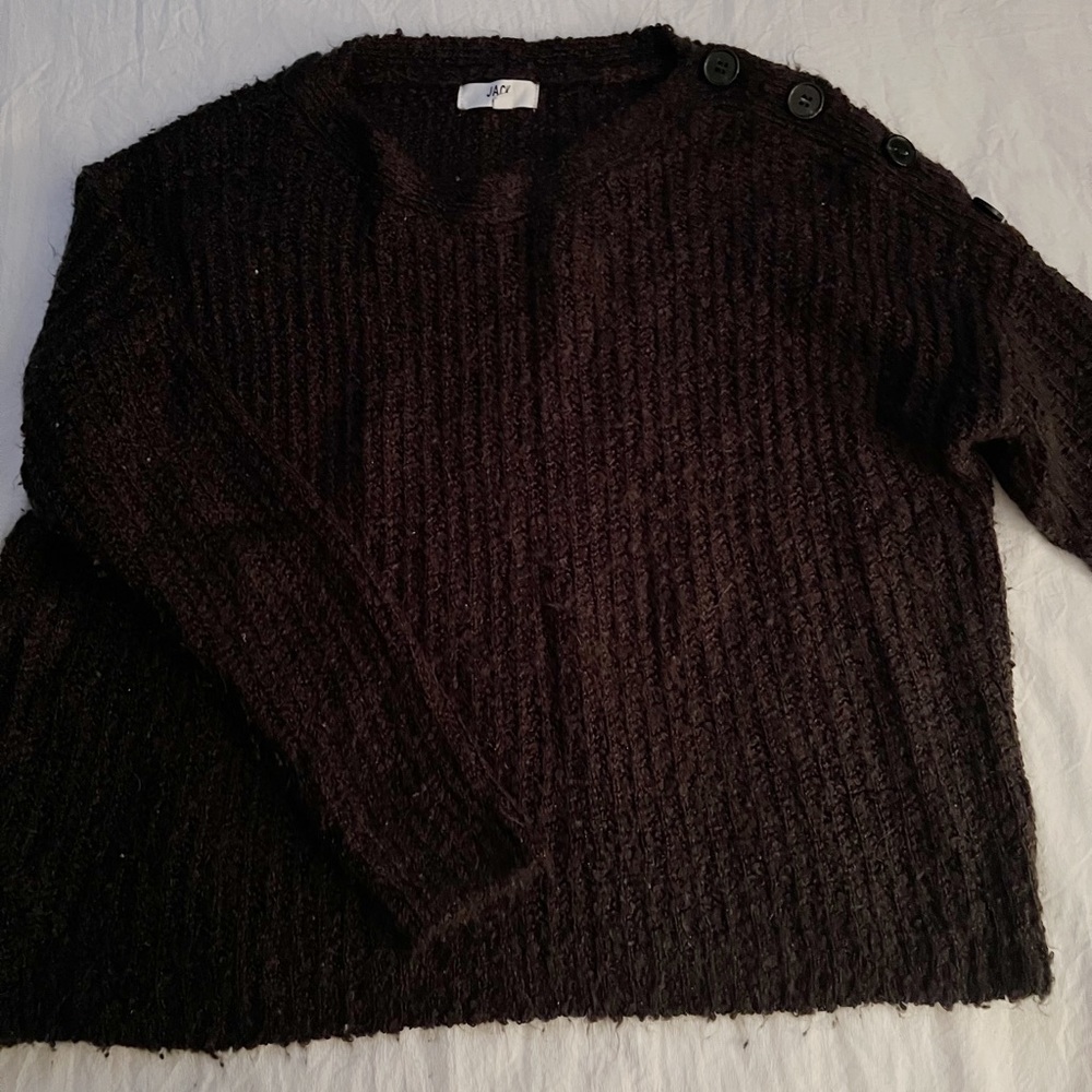 WOMEN'S OVERSIZED "JACK BY BB DAKOTA" SWEATER WITH THREE BUTTONS ON SHOULDER